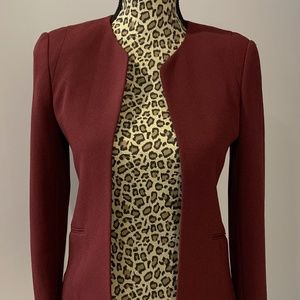 Wilfred by Aritzia Exquis Jacket Size 2, Burgundy Crepe Textured Fabric.
